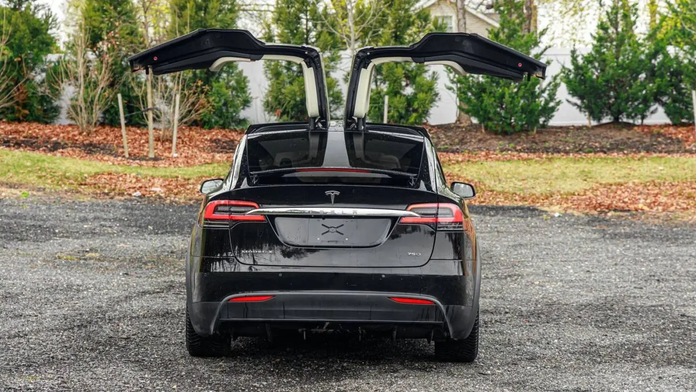 2018 Tesla Model X 5YJXCDE29JF118011