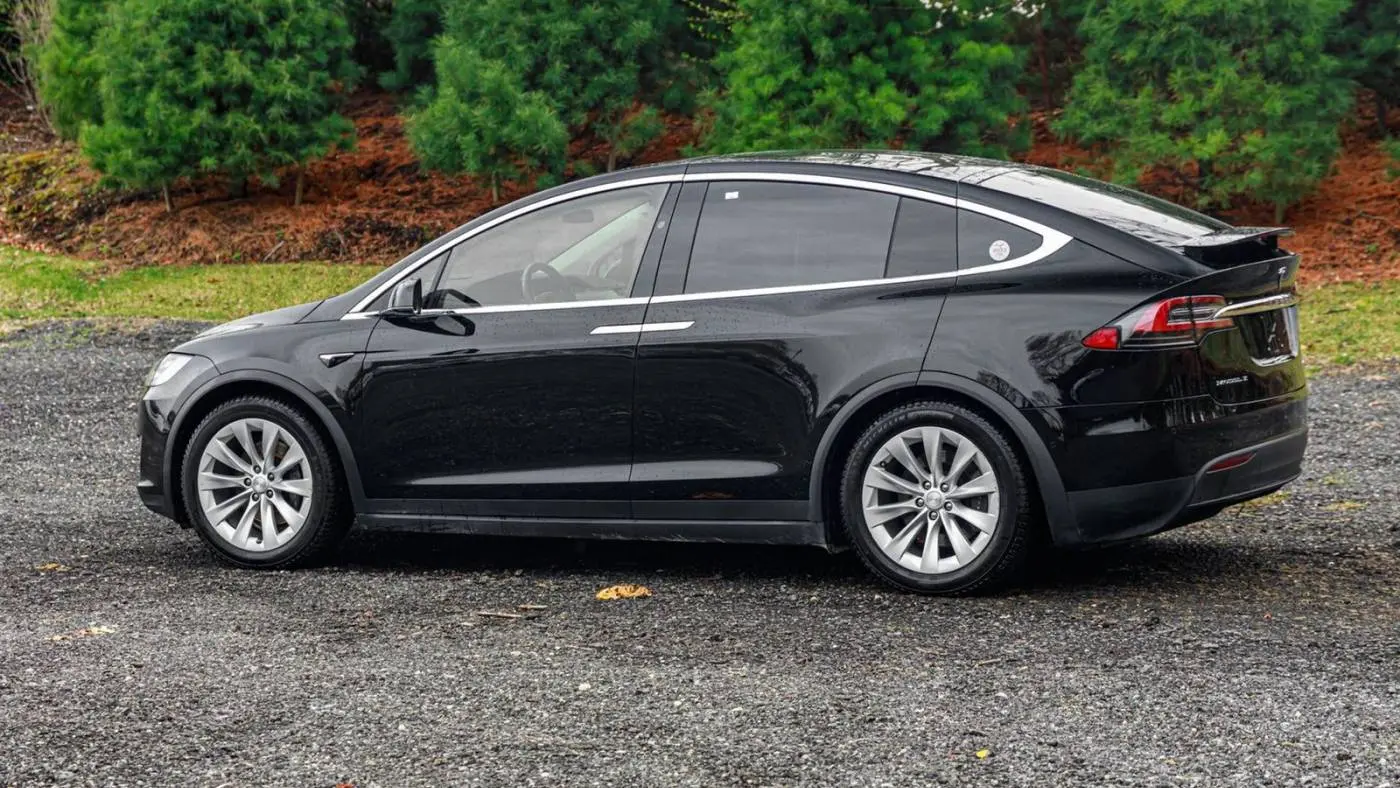 2018 Tesla Model X 5YJXCDE29JF118011