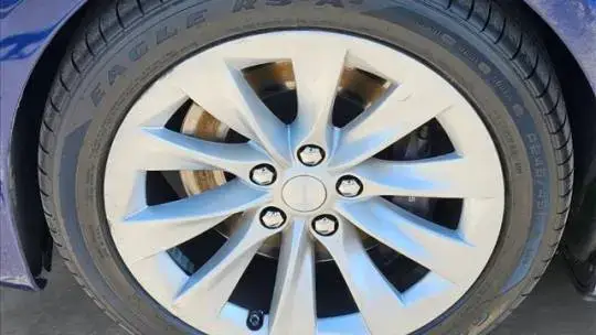 2017 Tesla Model S - Images - 19