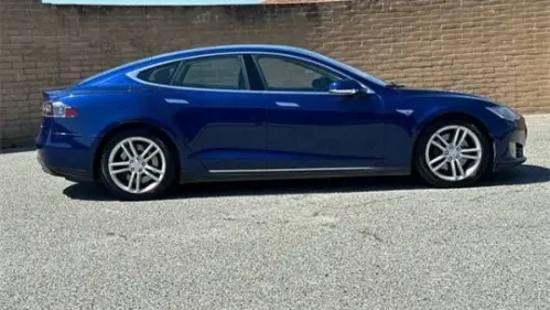 2015 Tesla Model S - Images - 2