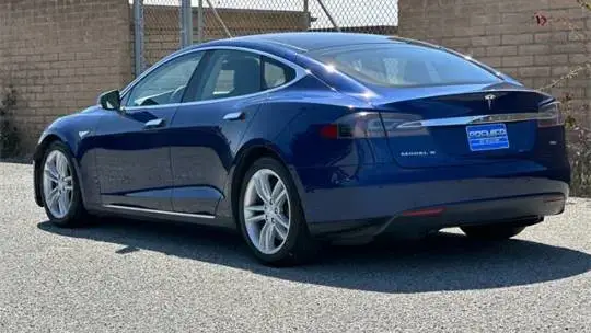2015 Tesla Model S - Images - 5