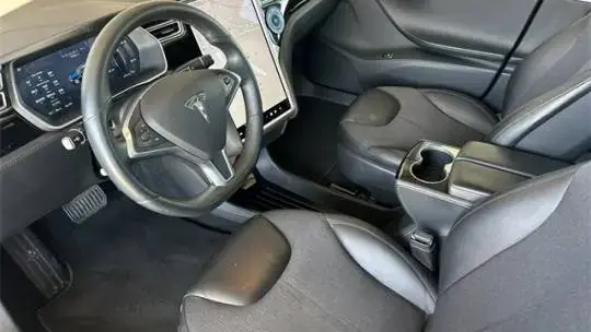 2015 Tesla Model S - Images - 9