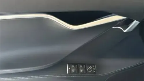 2015 Tesla Model S - Images - 10