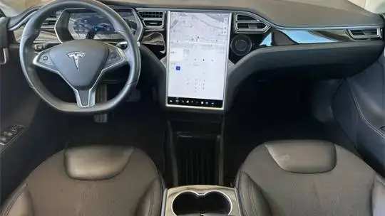 2015 Tesla Model S - Images - 14