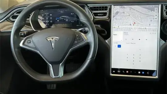 2015 Tesla Model S - Images - 15