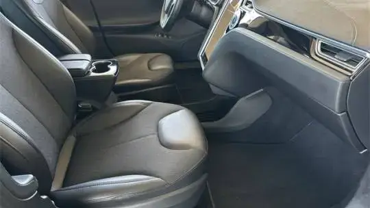 2015 Tesla Model S - Images - 16