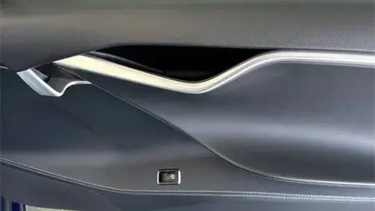 2015 Tesla Model S - Images - 18
