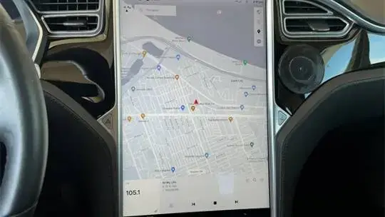 2015 Tesla Model S - Images - 20