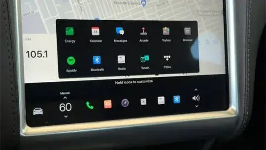 2015 Tesla Model S - Images - 22