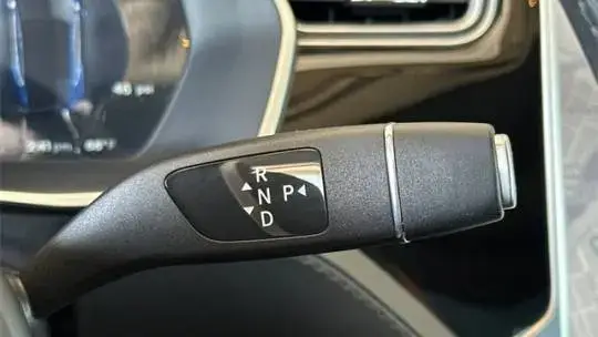 2015 Tesla Model S - Images - 23