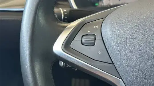 2015 Tesla Model S - Images - 25