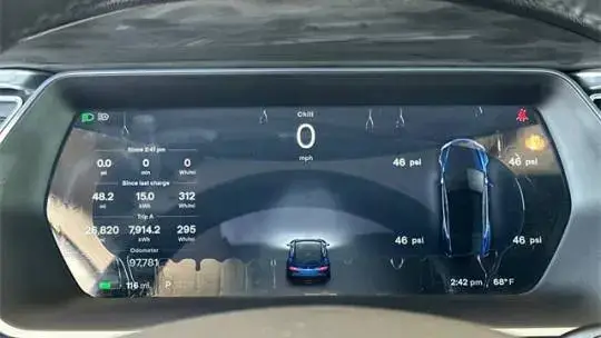 2015 Tesla Model S - Images - 27