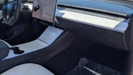 2021 Tesla Model Y 5YJYGDEDXMF106366