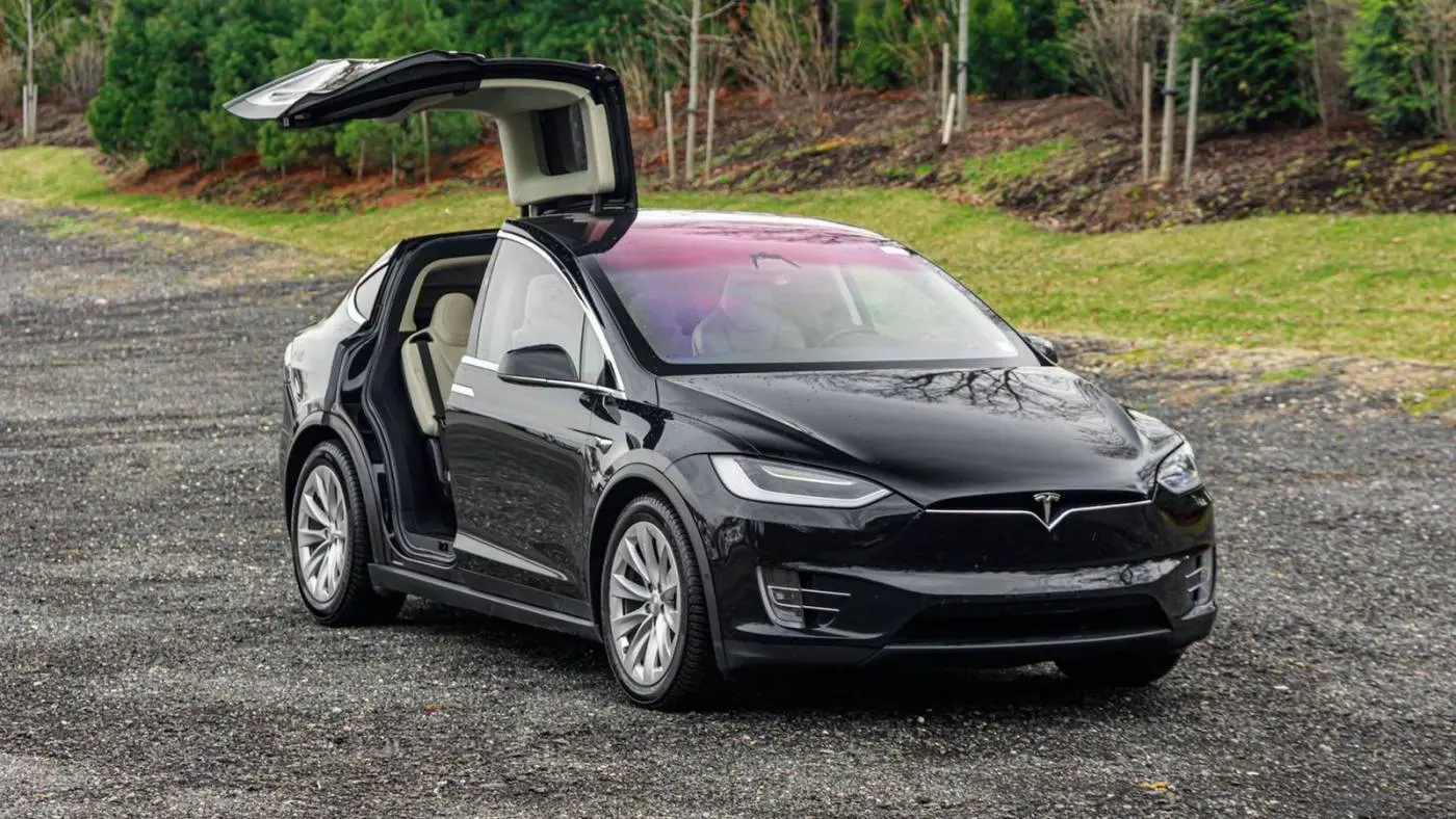 2018 Tesla Model X 5YJXCDE29JF118011
