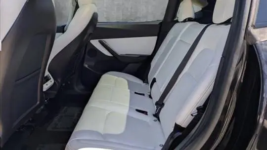 2021 Tesla Model Y 5YJYGDEDXMF106366