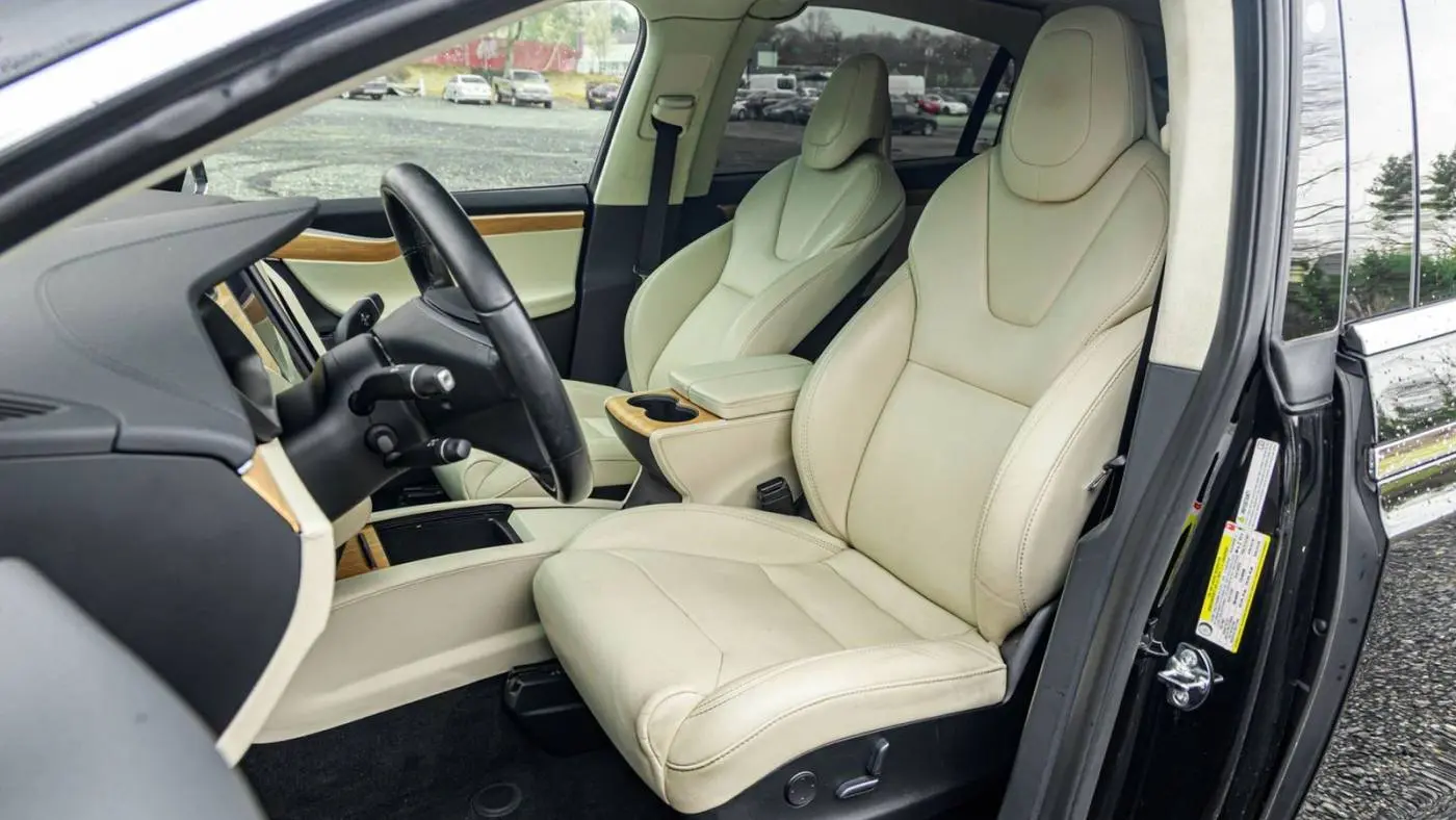 2018 Tesla Model X 5YJXCDE29JF118011