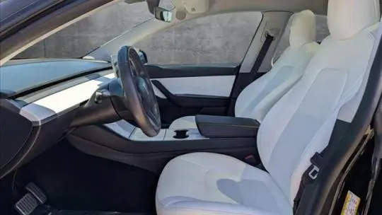 2021 Tesla Model Y 5YJYGDEDXMF106366