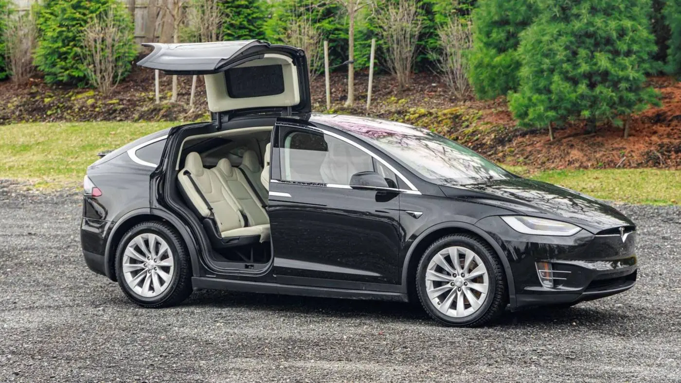 2018 Tesla Model X 5YJXCDE29JF118011
