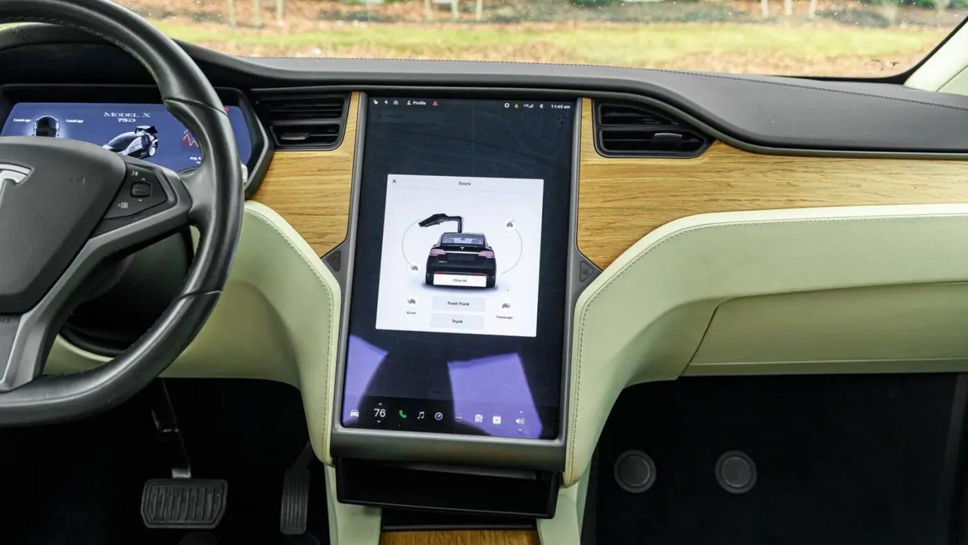 2018 Tesla Model X 5YJXCDE29JF118011