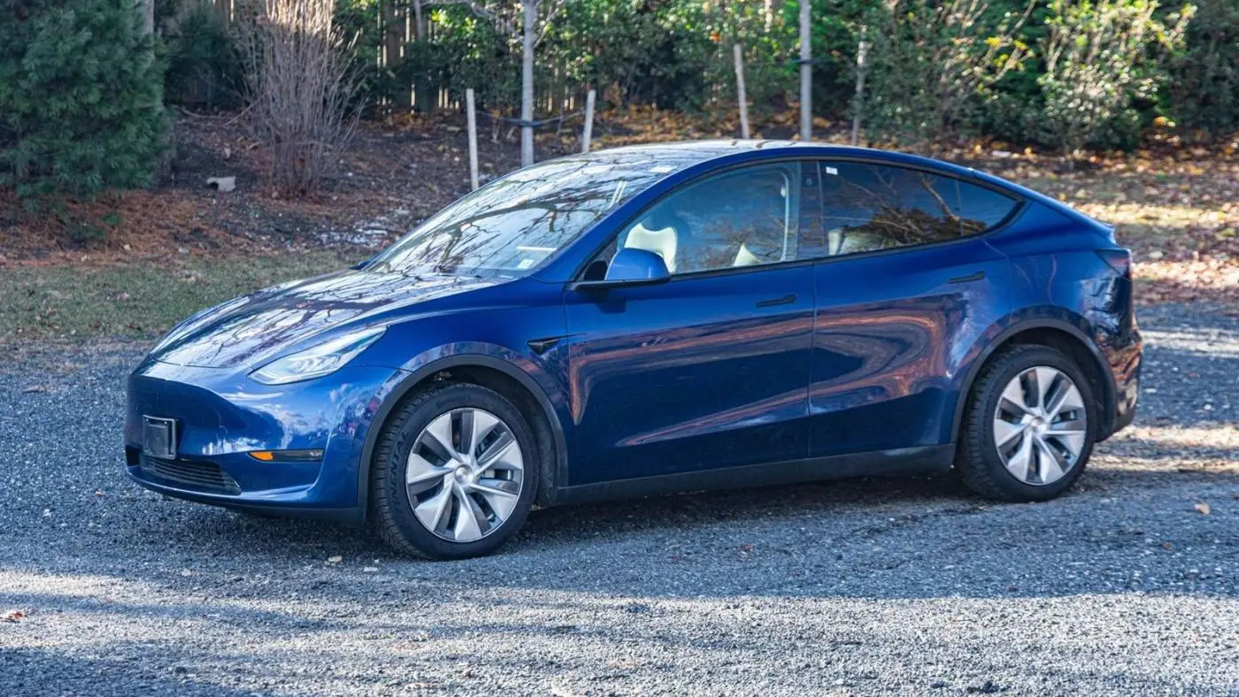 2021 Tesla Model Y 5YJYGDEE4MF184246