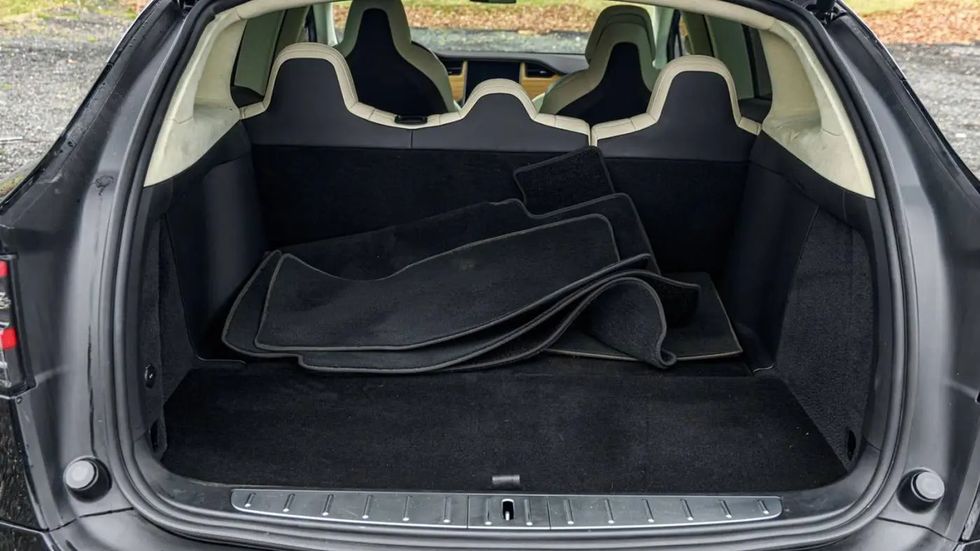 2018 Tesla Model X 5YJXCDE29JF118011