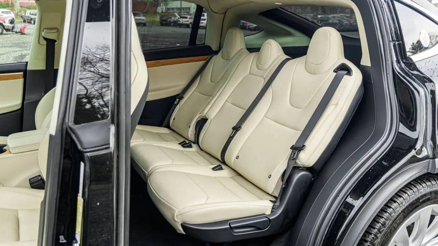 2018 Tesla Model X 5YJXCDE29JF118011