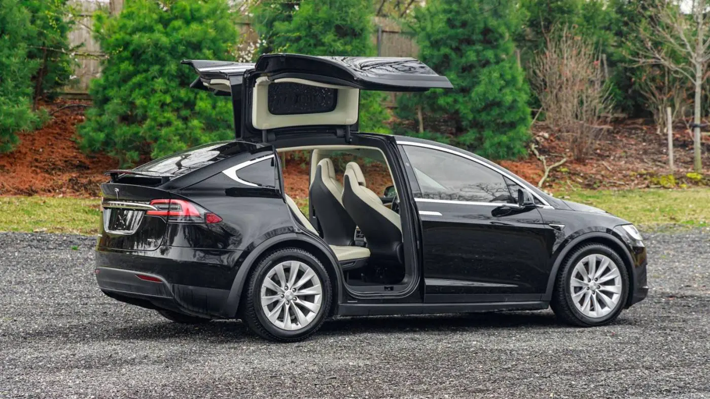 2018 Tesla Model X 5YJXCDE29JF118011