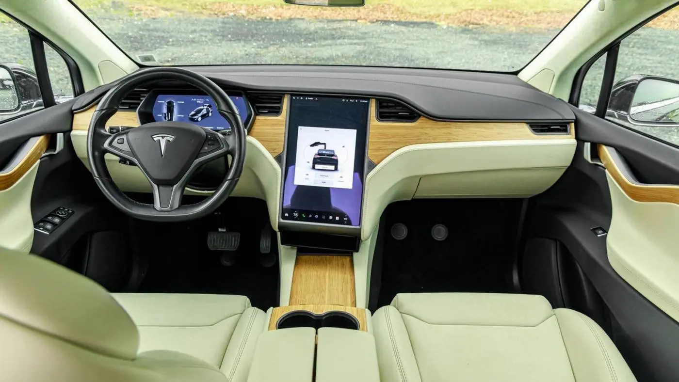 2018 Tesla Model X 5YJXCDE29JF118011