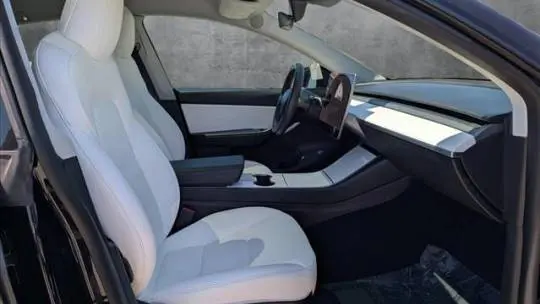 2021 Tesla Model Y 5YJYGDEDXMF106366