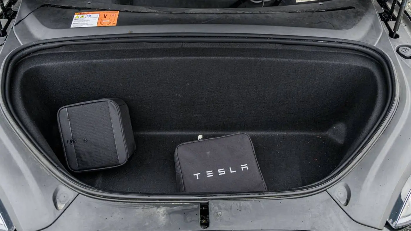 2018 Tesla Model X 5YJXCDE29JF118011