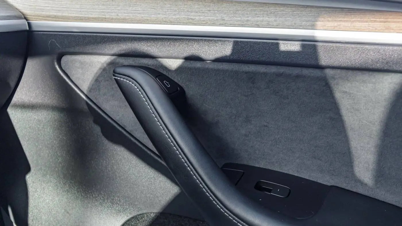 2021 Tesla Model Y 5YJYGDEE4MF184246