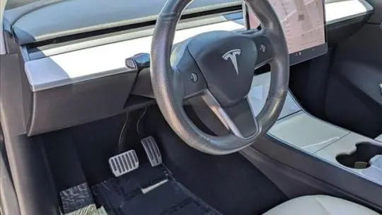 2021 Tesla Model Y 5YJYGDEDXMF106366