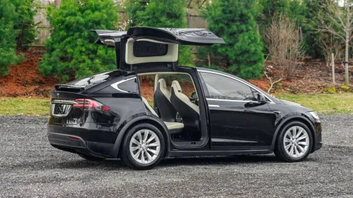 2018 Tesla Model X 5YJXCDE29JF118011