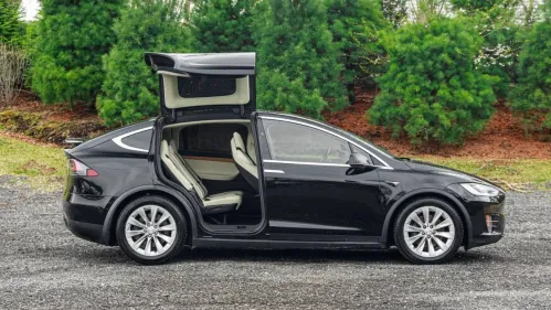 2018 Tesla Model X 5YJXCDE29JF118011