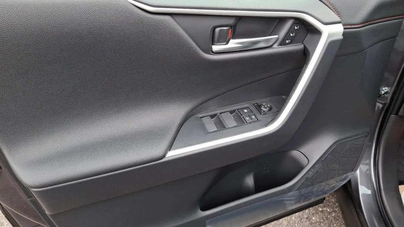2025 Toyota RAV4 Plug-In Hybrid JTMFB3FV8SD250512