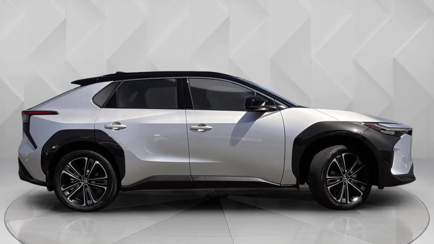 2024 Toyota bZ4X JTMABACA9RA051240
