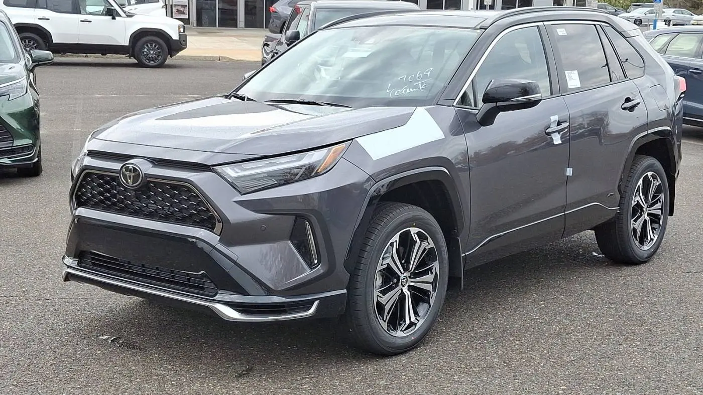 2025 Toyota RAV4 Plug-In Hybrid JTMFB3FV8SD250512