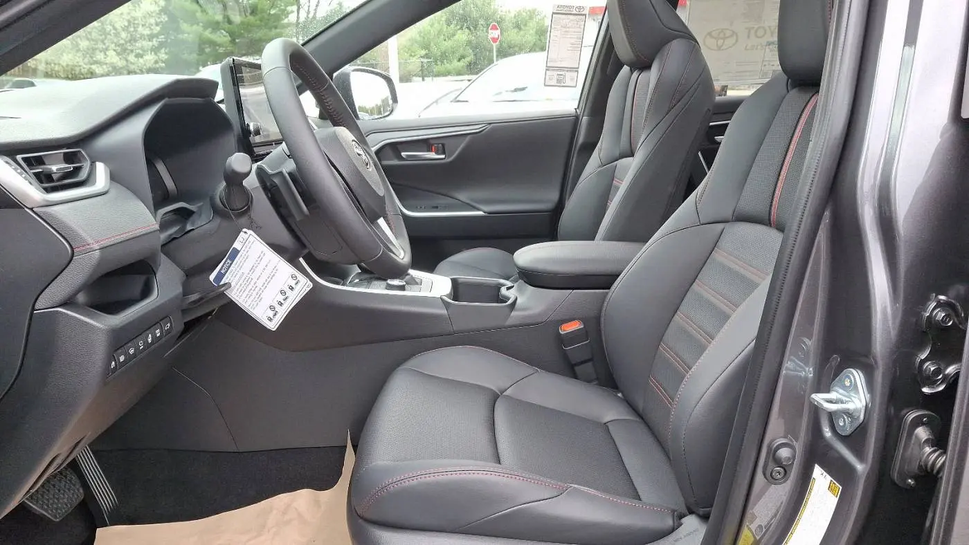 2025 Toyota RAV4 Plug-In Hybrid JTMFB3FV8SD250512