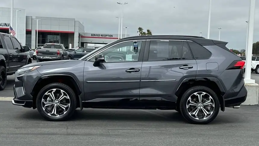 2025 Toyota RAV4 Plug-In Hybrid JTMEB3FV1SD247110