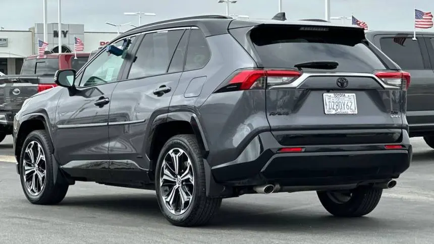 2025 Toyota RAV4 Plug-In Hybrid JTMEB3FV1SD247110