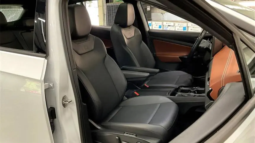 2021 Volkswagen ID.4 WVGTMPE25MP035551
