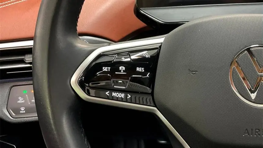 2021 Volkswagen ID.4 WVGTMPE25MP035551
