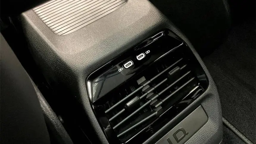 2021 Volkswagen ID.4 WVGTMPE25MP035551