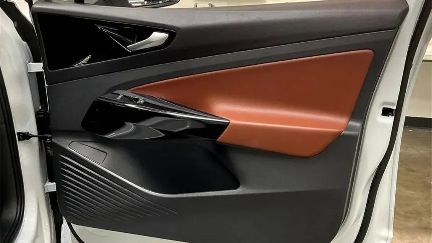 2021 Volkswagen ID.4 WVGTMPE25MP035551
