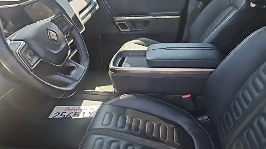 2023 Rivian R1T 7FCTGBAA5PN027147