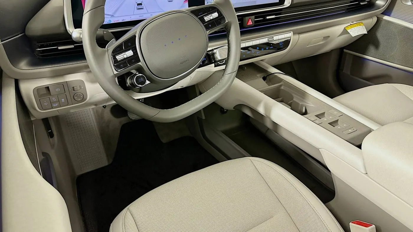 2024 Hyundai IONIQ 6 KMHM34AC2RA077058