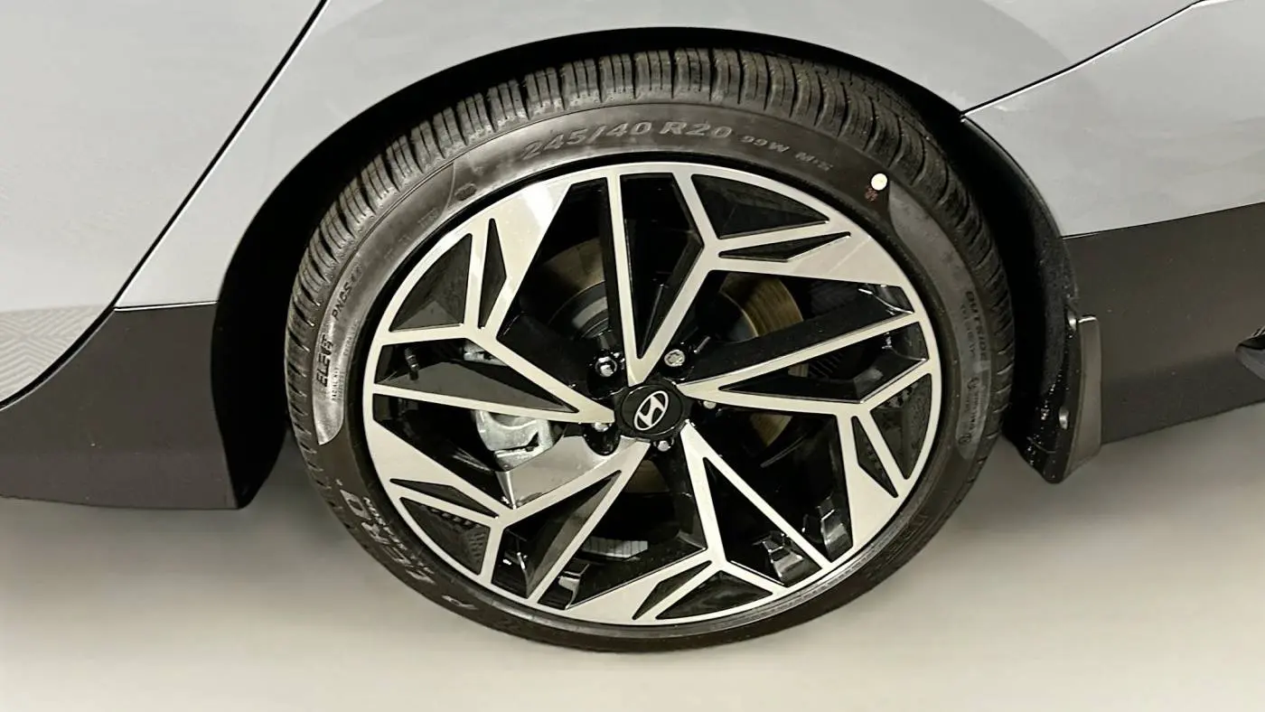 2024 Hyundai IONIQ 6 KMHM34AC2RA077058