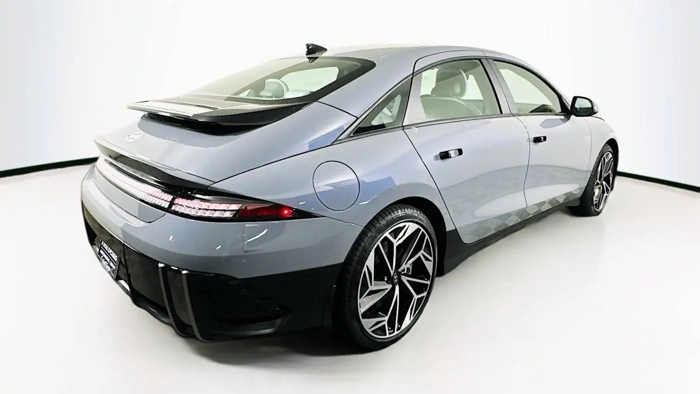 2024 Hyundai IONIQ 6 KMHM34AC2RA077058