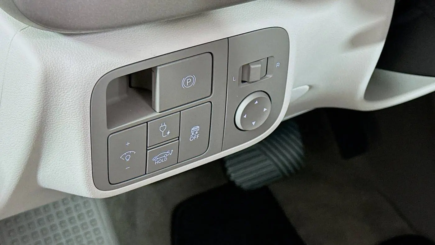 2024 Hyundai IONIQ 6 KMHM34AC2RA077058