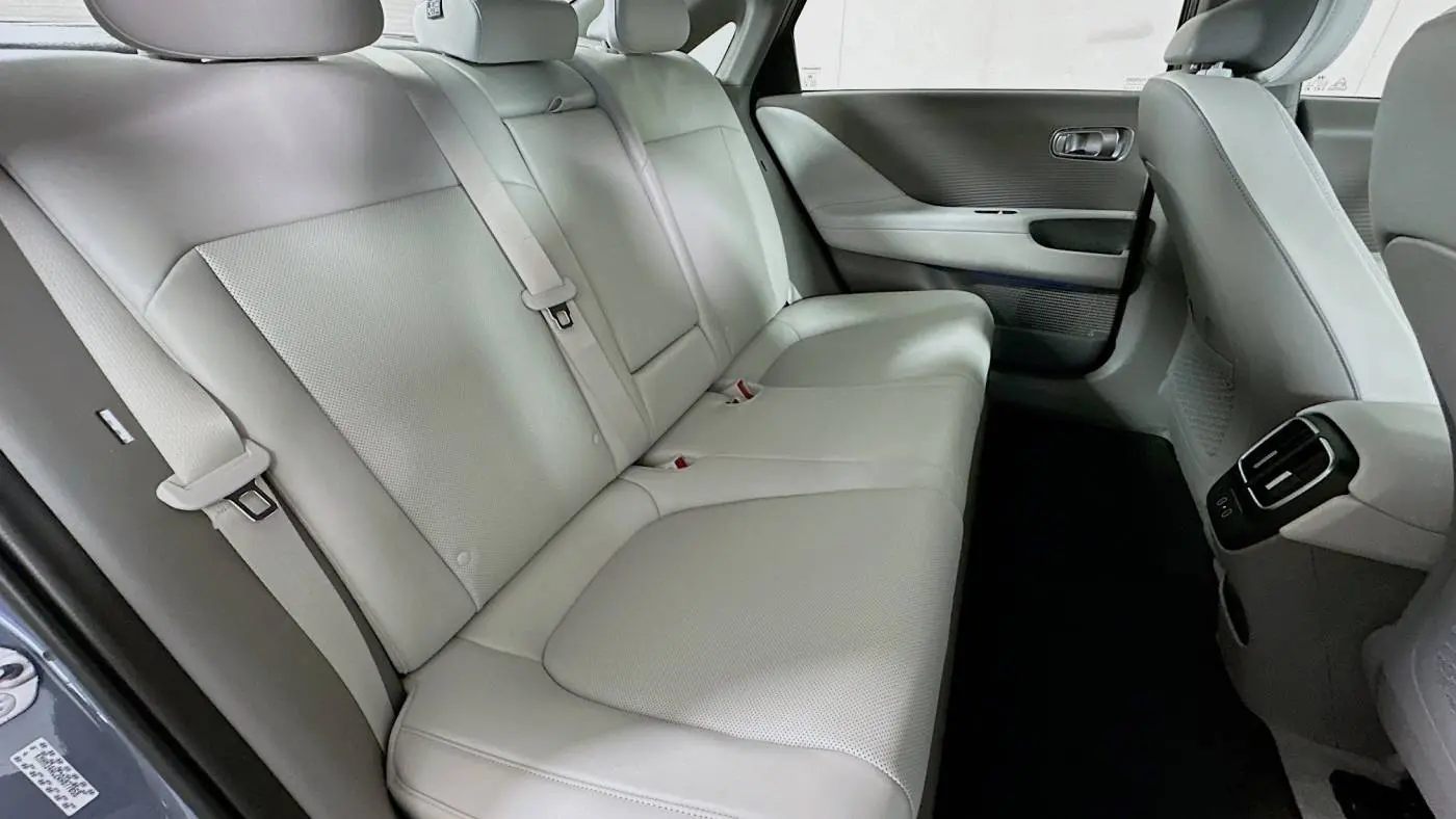 2024 Hyundai IONIQ 6 KMHM34AC2RA077058